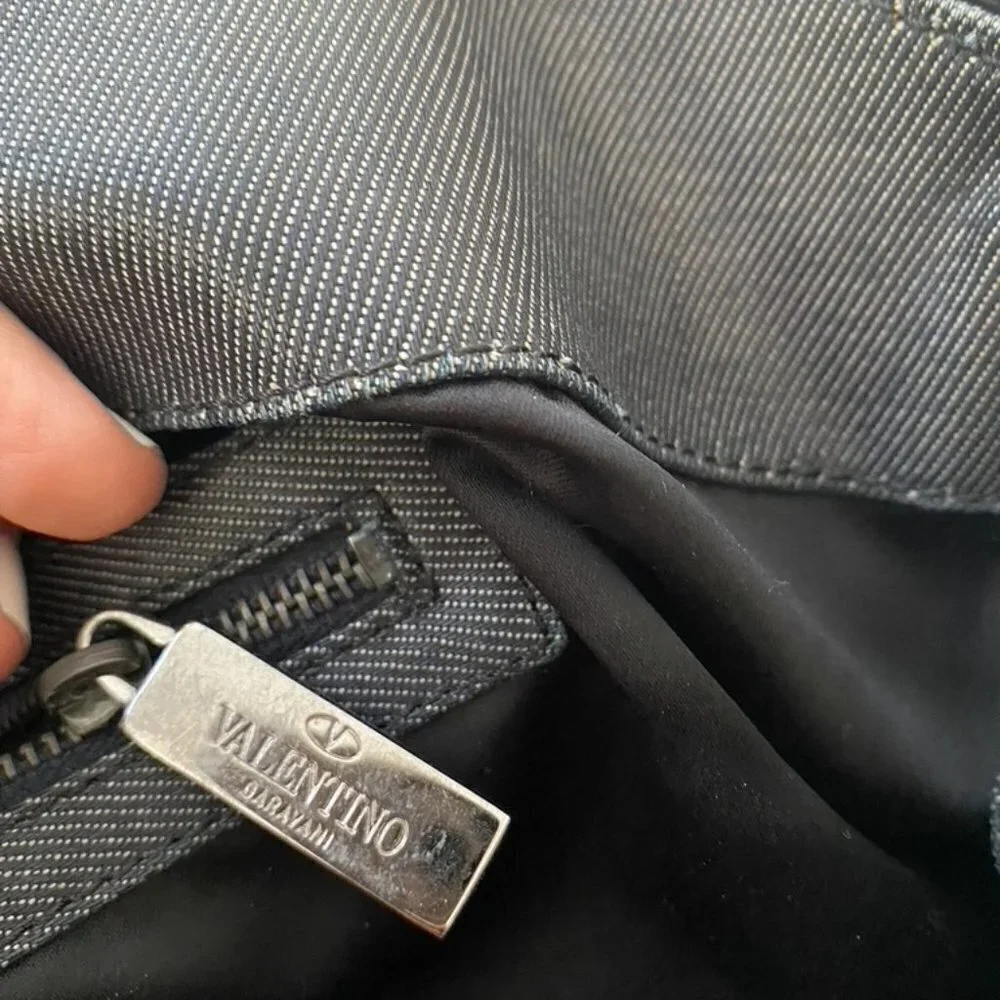 Valentino Garavani Gray Fabric Ruffle Hobo Bag /AZI